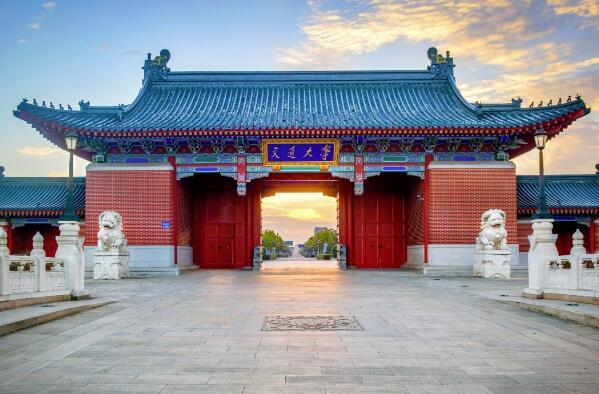 上海十大名牌大学，上海最出名的大学排名前十
