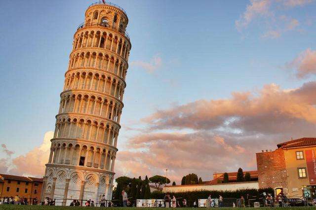 意大利著名比萨斜塔为什么是斜的